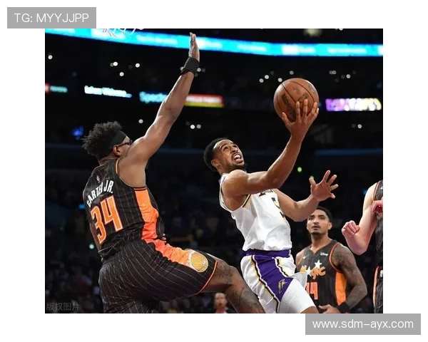 杜伦盖帽王闪耀赛场，精彩封盖引爆全场关注